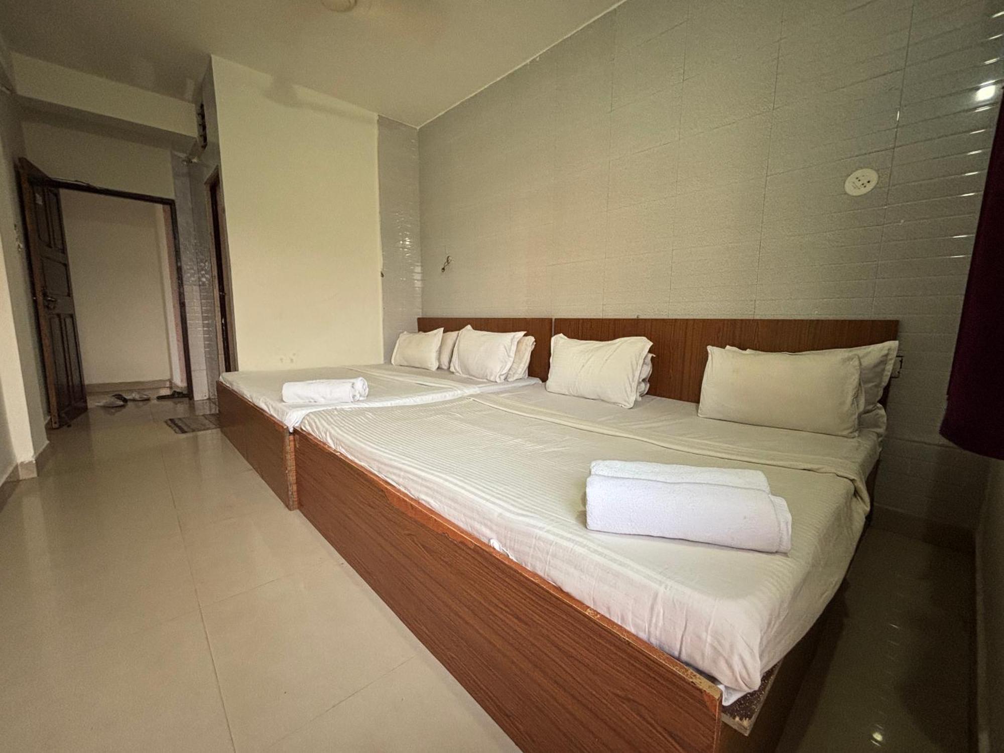 Mehar Rooms Baga Exterior photo