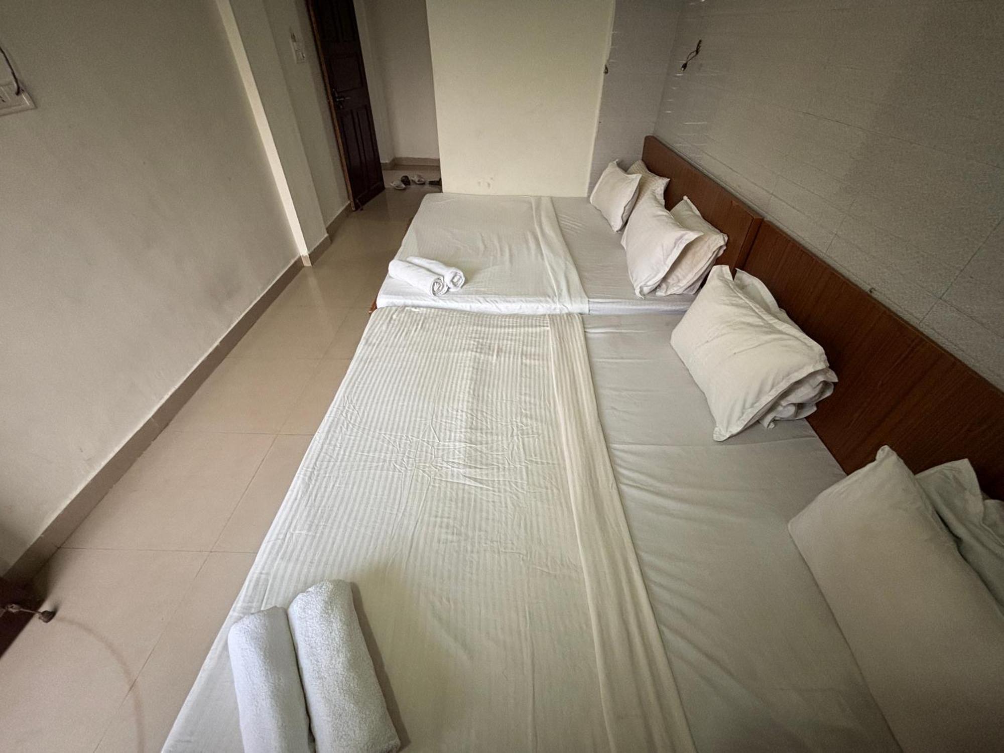 Mehar Rooms Baga Exterior photo