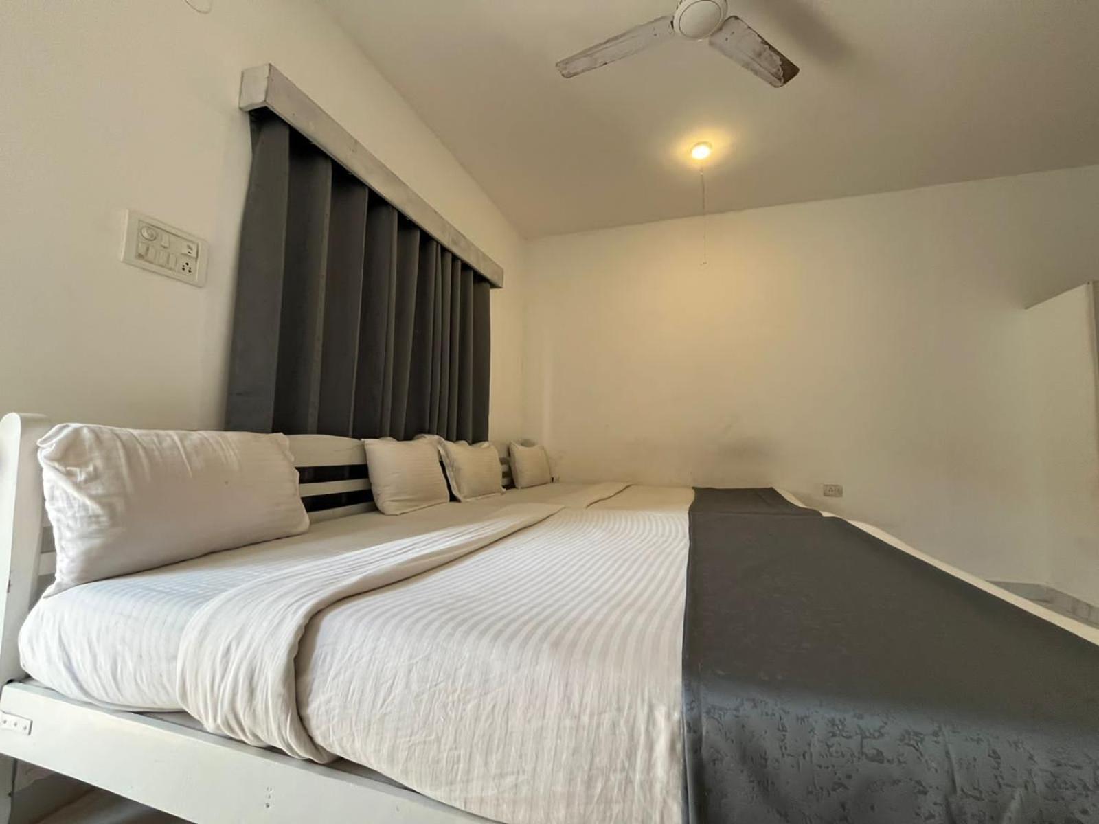 Mehar Rooms Baga Exterior photo